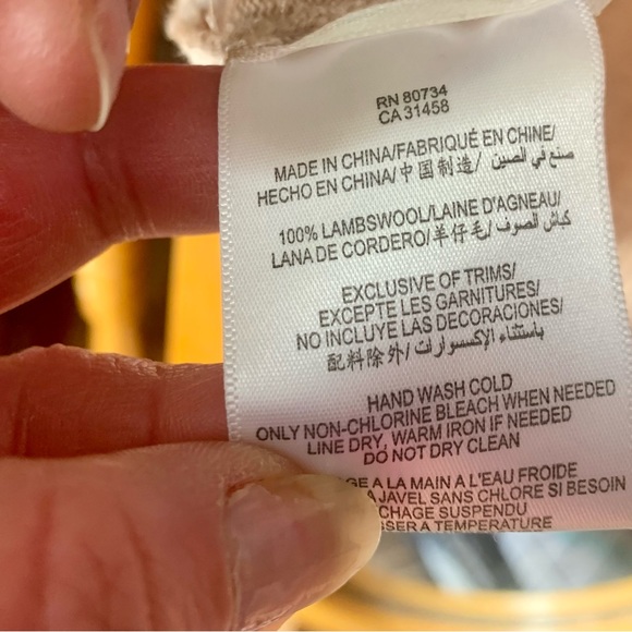 🔥BCBG Maxazria ruffle bell sleeve oversized sweater - Picture 6 of 16